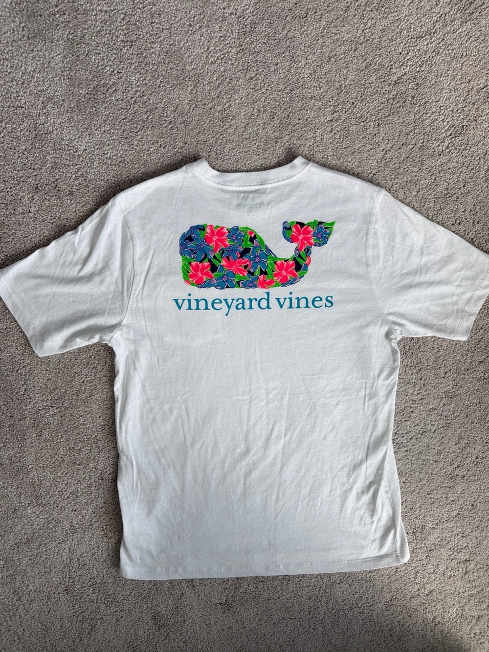 Vineyard Vines White Floral Plumeria Whale Graphic T-Shirt – Size XL NWOT